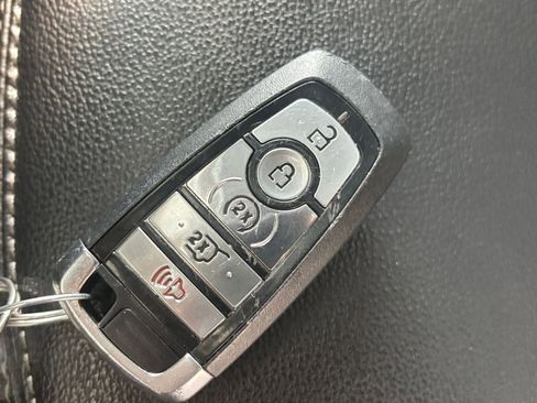 Used 2023 Ford Explorer Limited image 33