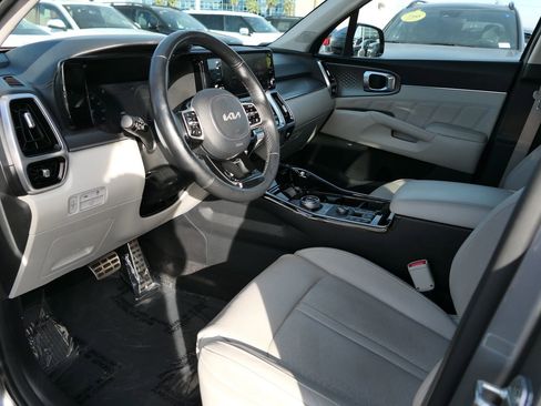 Used 2023 Kia Sorento SX Prestige w/ Panoramic Sunroof Package image 10