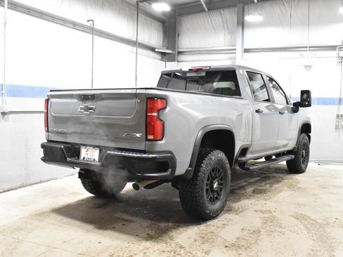 Used 2025 Chevrolet Silverado 2500 ZR2 w/ Technology Package image 28