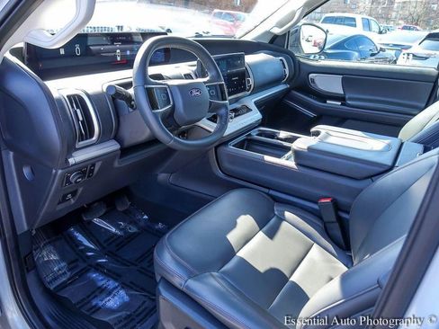 Used 2025 Ford Expedition Active image 10