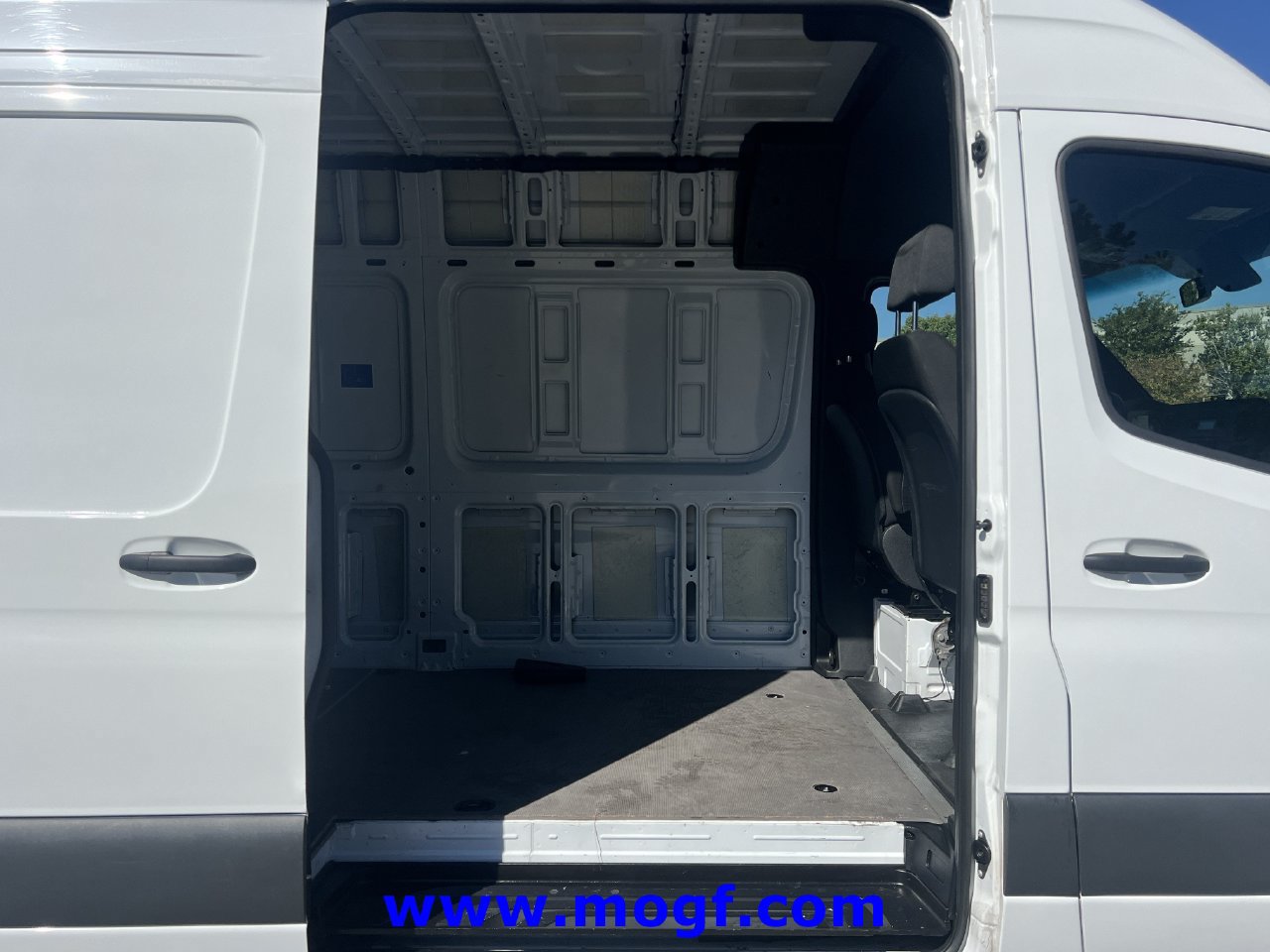 Used 2025 Mercedes-Benz Sprinter 2500 image 19