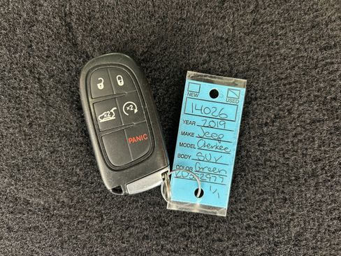 Used 2019 Jeep Cherokee Limited AWD/4WD image 39