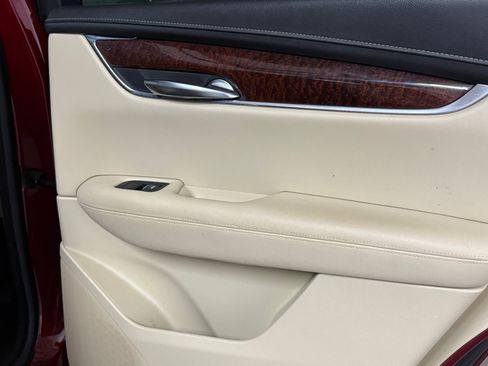 Used 2017 Cadillac XT5 Luxury w/ Driver Awareness Package image 41