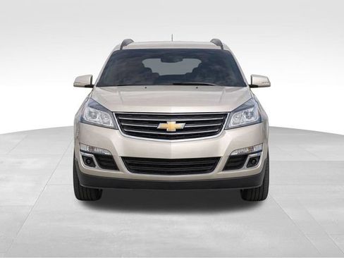 Used 2017 Chevrolet Traverse LT w/ Style and Technology Package FWD image 5