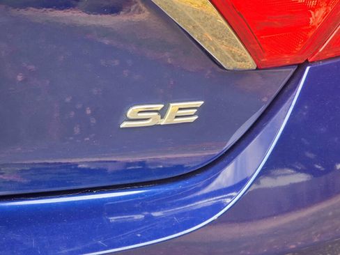 Used 2015 Toyota Camry SE image 13