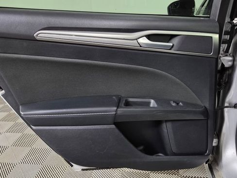 Used 2018 Ford Fusion SE image 26