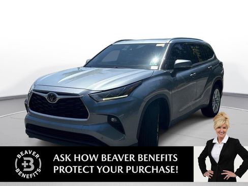 Used 2021 Toyota Highlander Limited FWD image 1