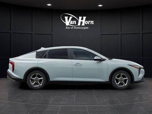 New 2026 Kia K4 LXS image 9