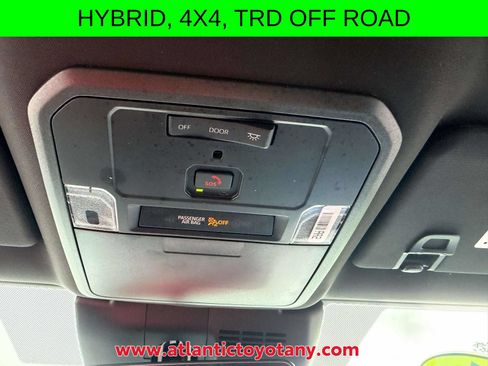 Used 2025 Toyota Tacoma TRD Off-Road AWD/4WD image 31
