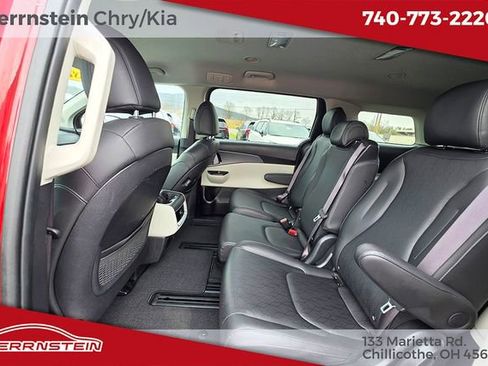 Used 2024 Kia Carnival LX image 24