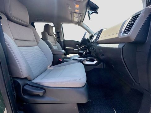 Used 2024 Nissan Frontier SV w/ Technology Package RWD image 24