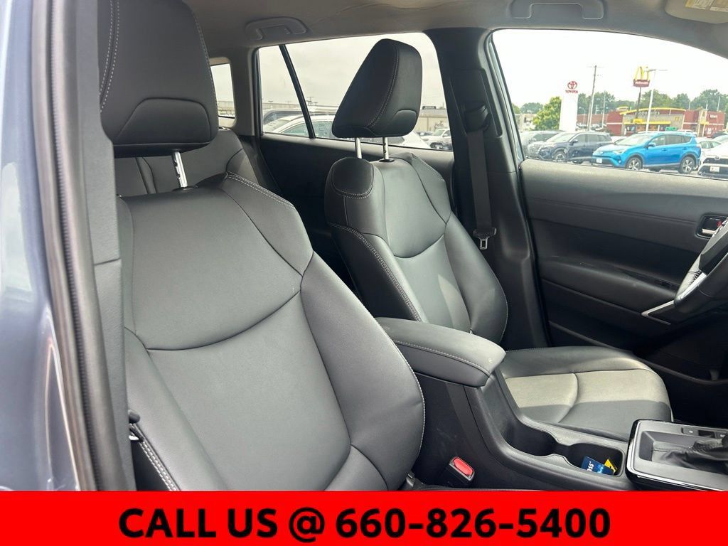 Used 2026 Toyota Corolla Cross XLE FWD image 6