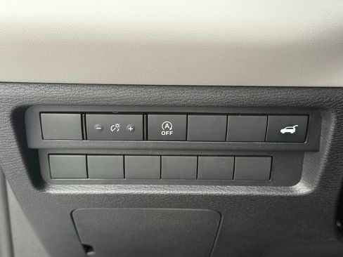 New 2026 Mitsubishi Outlander SE FWD image 9