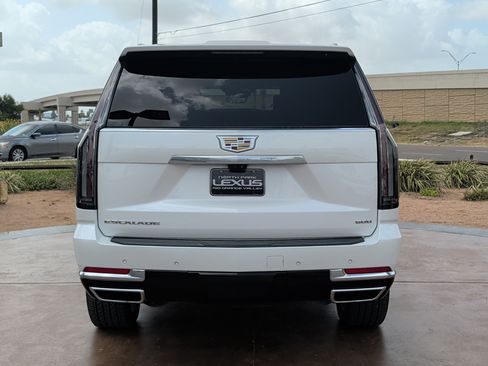 Used 2025 Cadillac Escalade Premium Luxury RWD image 3