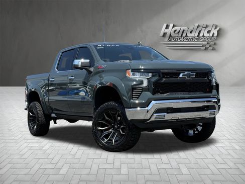 Used 2025 Chevrolet Silverado 1500 LTZ AWD/4WD image 2
