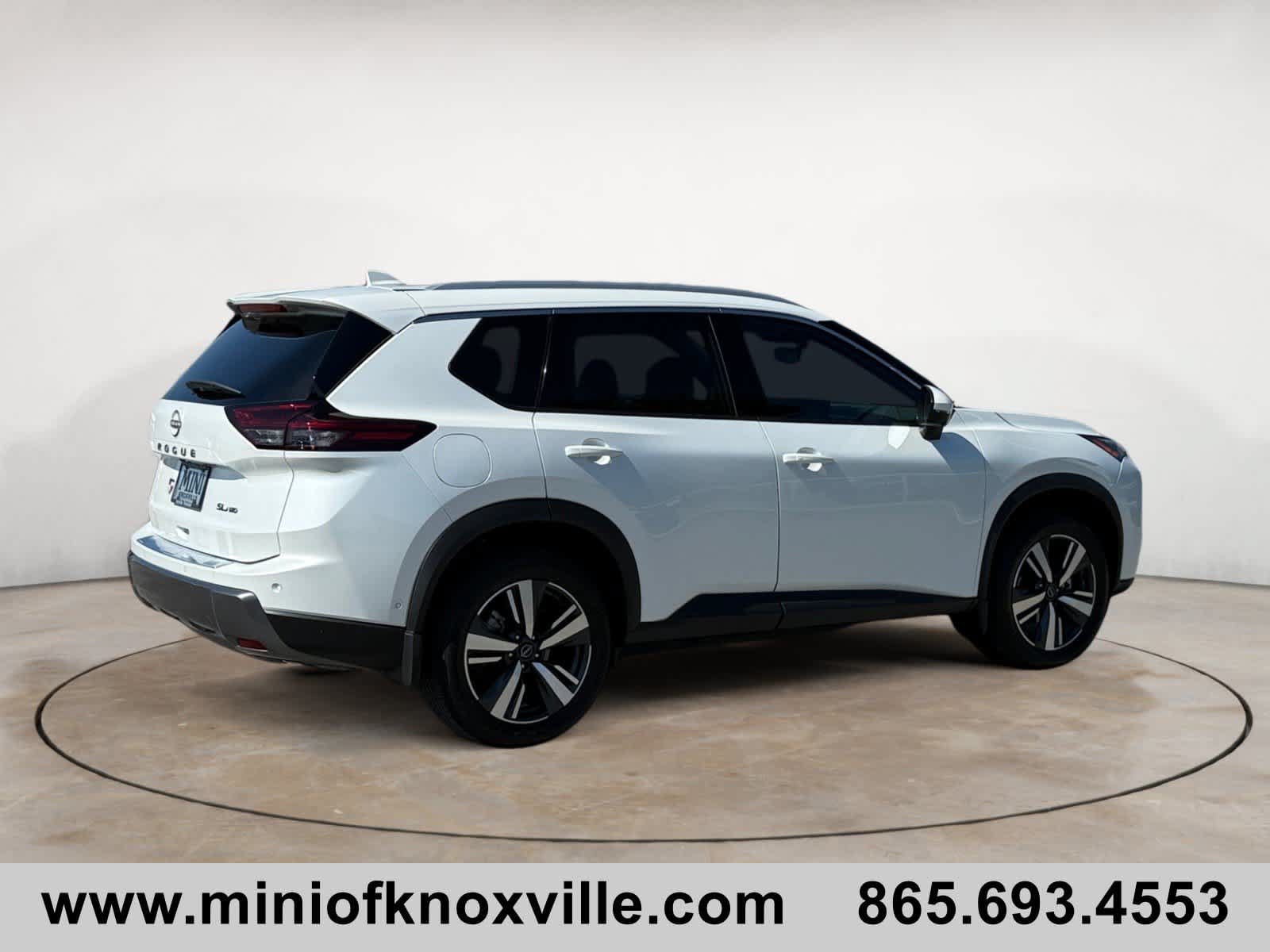 Used 2025 Nissan Rogue SL AWD/4WD image 3