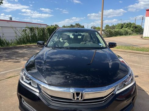 Used 2017 Honda Accord EX-L image 2