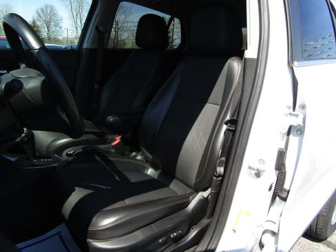 Used 2019 Chevrolet Trax LT w/ LT Convenience Package FWD image 12