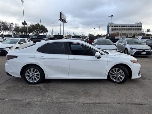 Used 2024 Toyota Camry LE w/ Convenience Package image 4