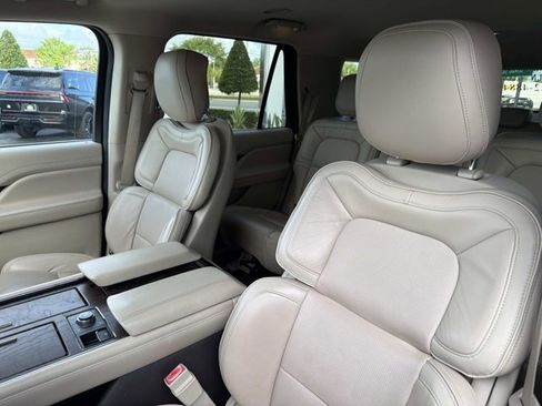 Used 2019 Lincoln Navigator Select w/ Technology Package image 13