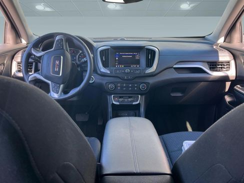 Used 2024 GMC Terrain SLE FWD image 8