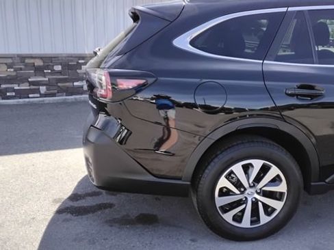 Used 2022 Subaru Outback Premium image 11