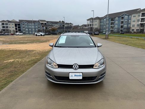 Used 2017 Volkswagen Golf S image 3