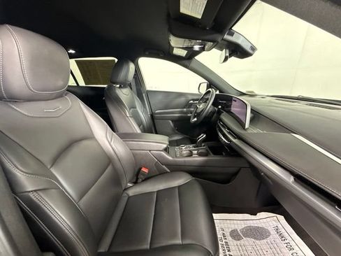 Used 2025 Cadillac XT4 Premium Luxury FWD image 36