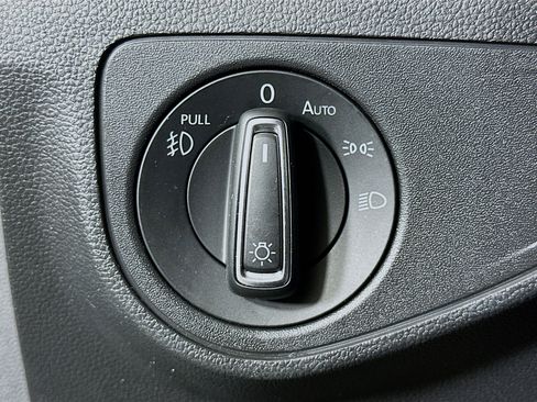 Used 2019 Volkswagen Atlas SE image 17