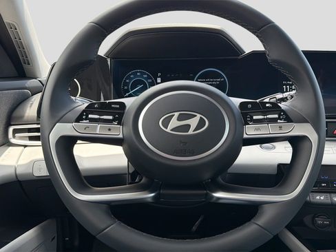 Certified 2026 Hyundai Elantra Limited FWD image 19
