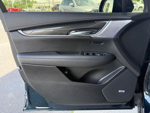 Used 2024 Cadillac XT6 Sport w/ Technology Package AWD/4WD image 9