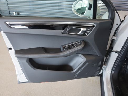 New 2026 Porsche Macan AWD/4WD image 22