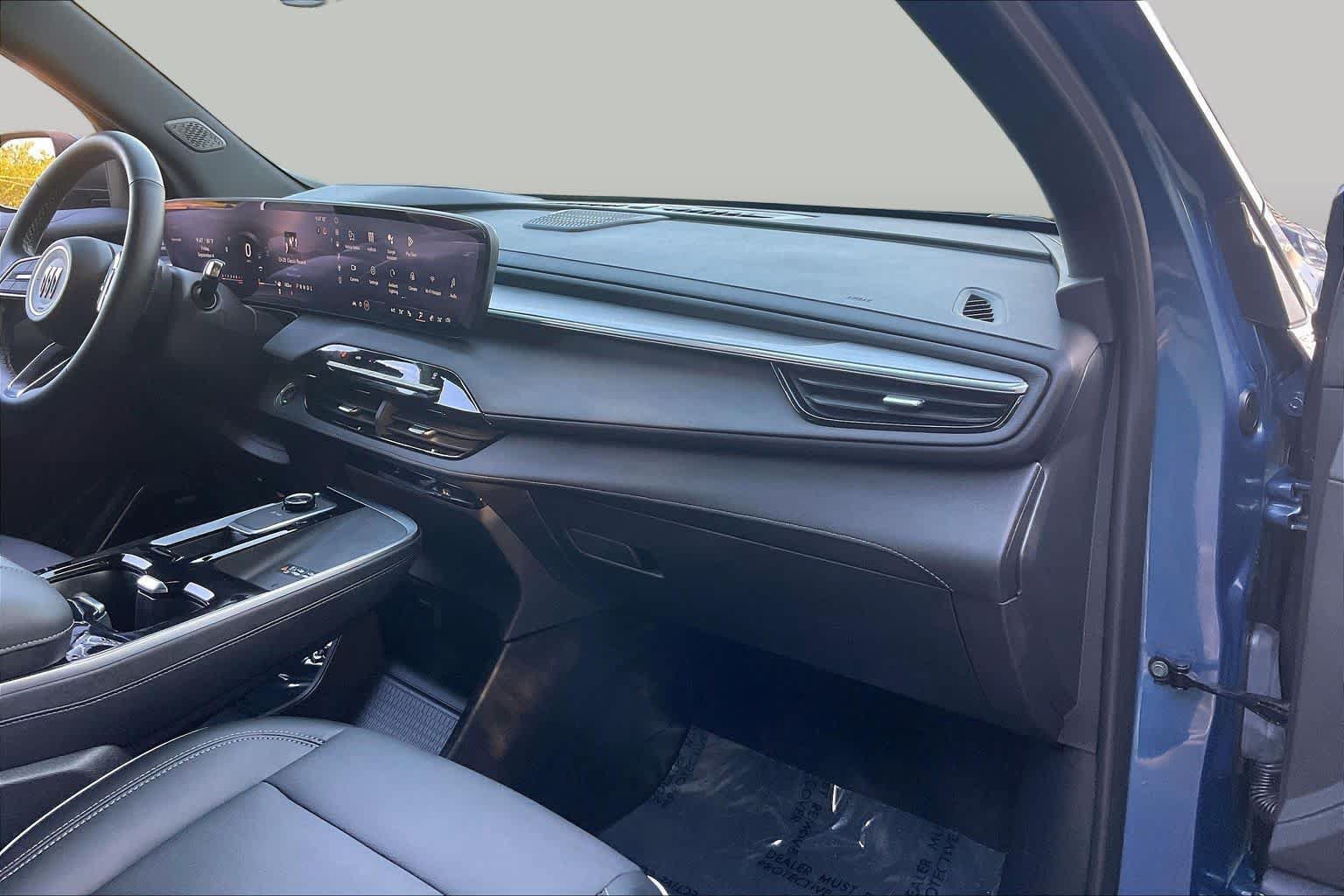 Used 2025 Buick Enclave Preferred w/ Power Package FWD image 17