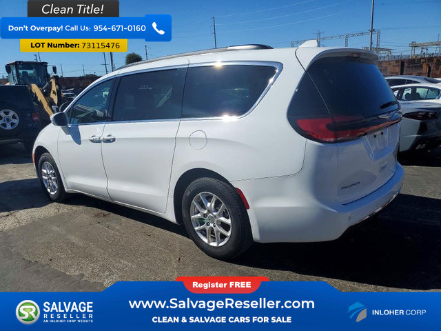 Used 2022 Chrysler Pacifica Touring-L FWD image 3