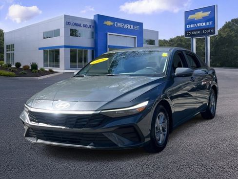 Used 2025 Hyundai Elantra SE image 1