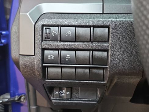 Used 2025 Toyota Tacoma TRD Sport AWD/4WD image 25