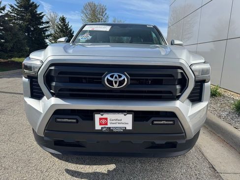 Used 2024 Toyota Tacoma SR5 AWD/4WD image 34