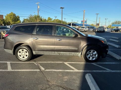 Used 2015 Chevrolet Traverse LS FWD image 4