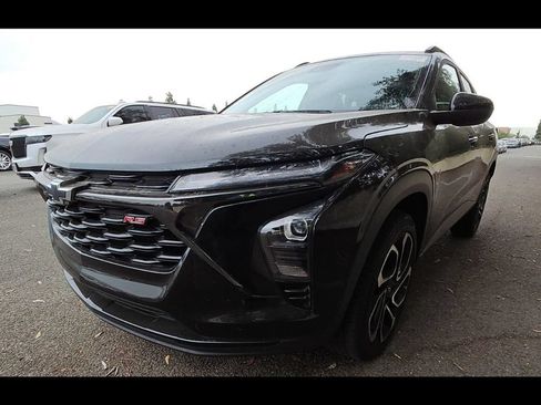 Used 2024 Chevrolet Trax RS w/ Driver Confidence Package FWD image 2