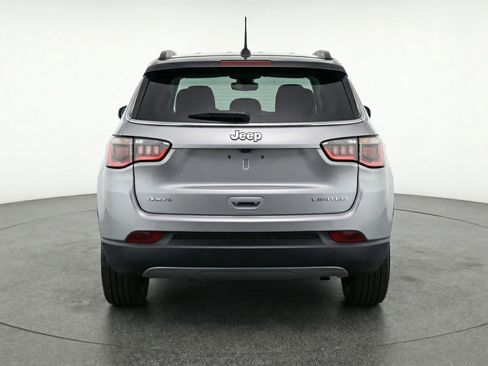 Used 2025 Jeep Compass Limited image 7