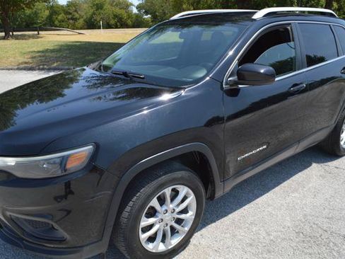 Used 2019 Jeep Cherokee Latitude w/ Popular Appearance Group FWD image 4