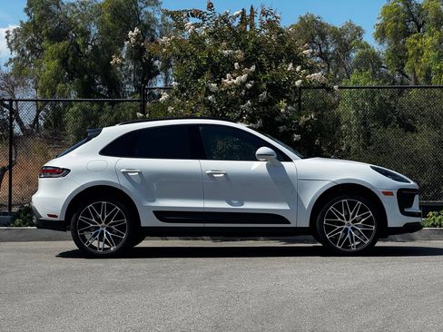 Used 2026 Porsche Macan AWD/4WD image 10