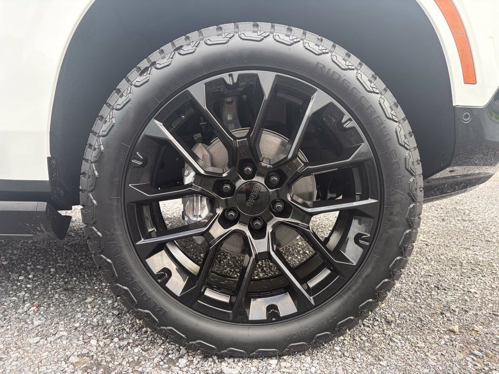 Used 2026 GMC Yukon AT4 Ultimate w/ LPO, Floor Liner Package AWD/4WD image 26
