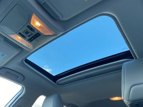 Used 2020 Toyota RAV4 XLE Premium image 23