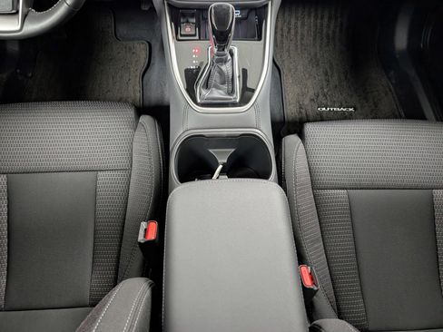 Used 2025 Subaru Outback Premium image 12