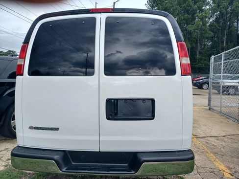 Used 2008 Chevrolet Express 3500 Extended Passenger w/ LT Preferred Equipment Group RWD image 4