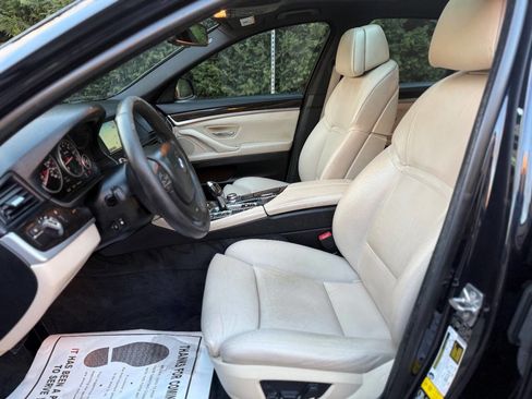 Used 2012 BMW 550i xDrive Sedan image 23
