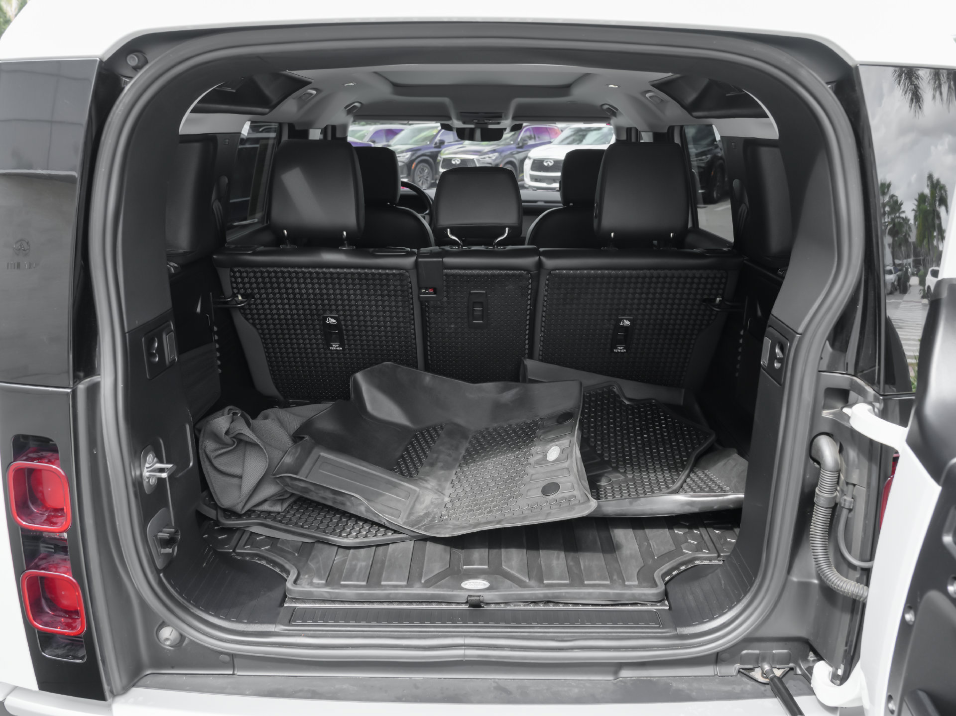Used 2025 Land Rover Defender 110 S AWD/4WD image 41