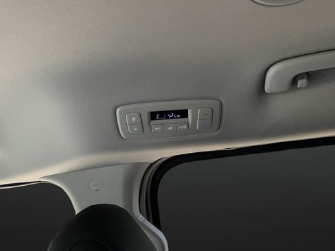 Used 2025 Kia Carnival FWD image 24