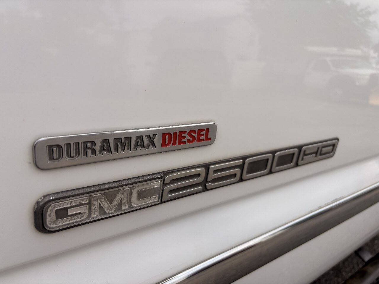 Used 2006 GMC Sierra 2500 SLT w/ Heavy-Duty Power Package AWD/4WD image 2